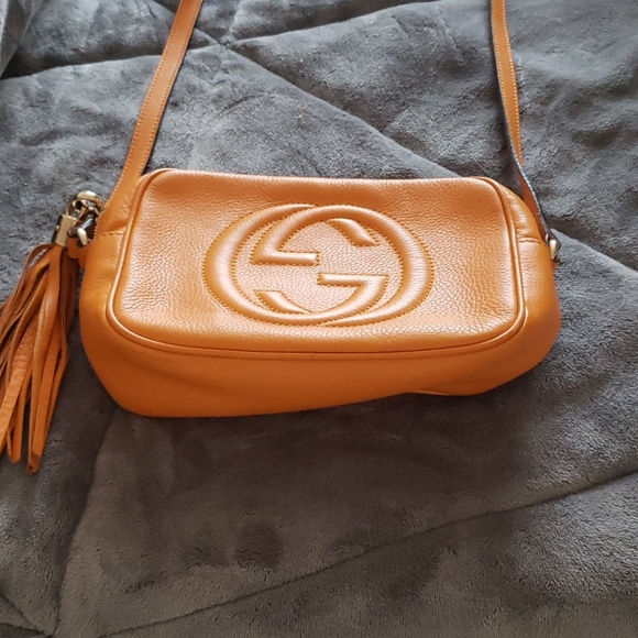 Gucci Handbags - Authentic Gucci crossbody bag only worn a few time
